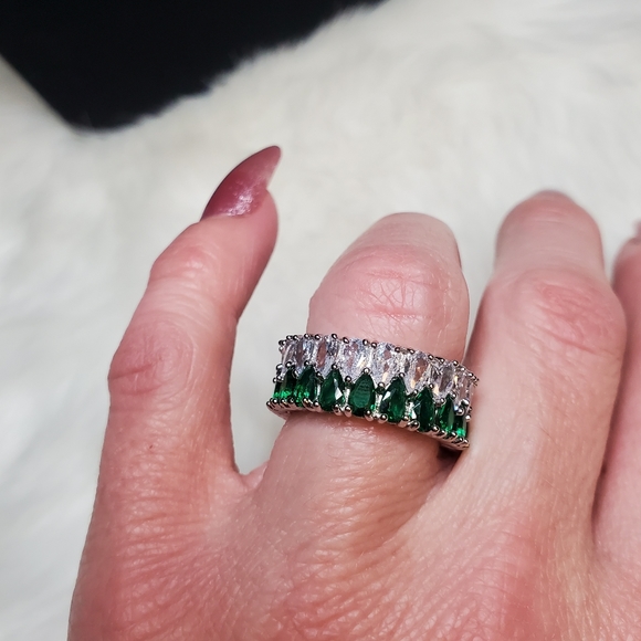 Cz & peridot Gemstone band ring - Picture 2 of 12